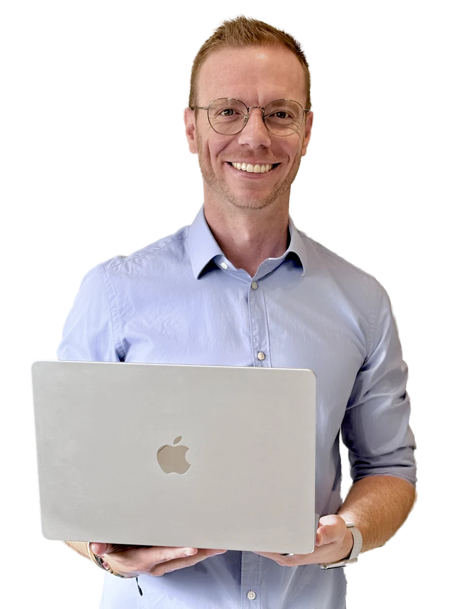Dennis Reichwein mit Laptop